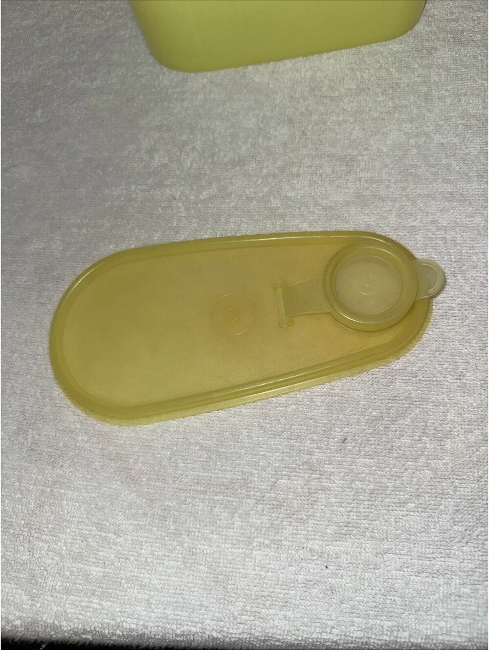 Tupperware vintage Beverage Buddy Yellow Color 1 Quart